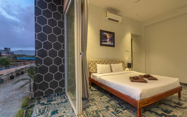 Saffronstays Fred
