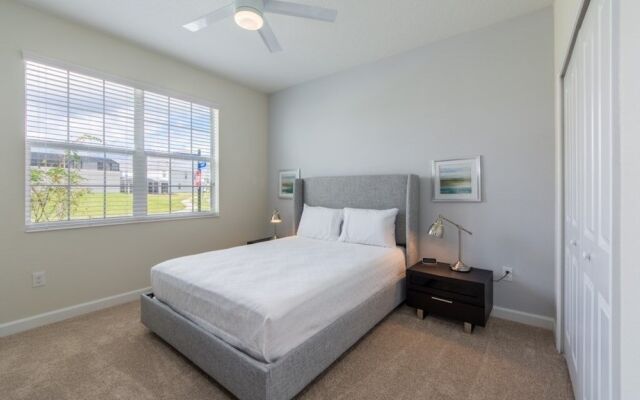 Champions Gate Luxury ! 6 Bedroom Home by RedAwning