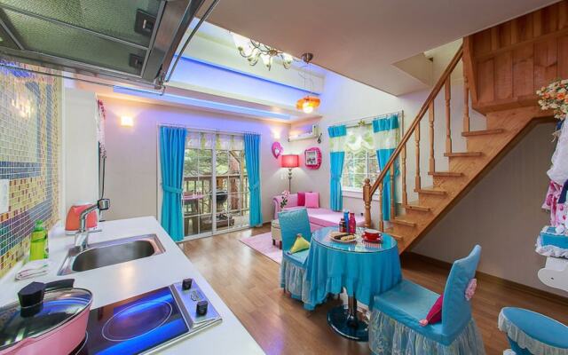 Loverstar In Forest Pension