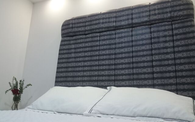Hotel + Arte
