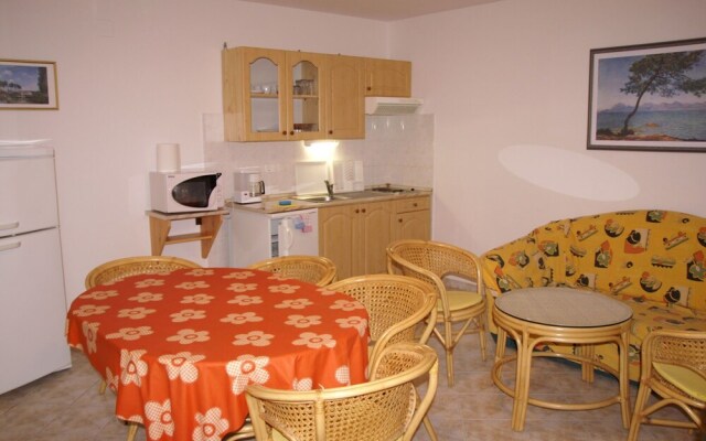 Amarillo 5 Balatonm Riaf rd