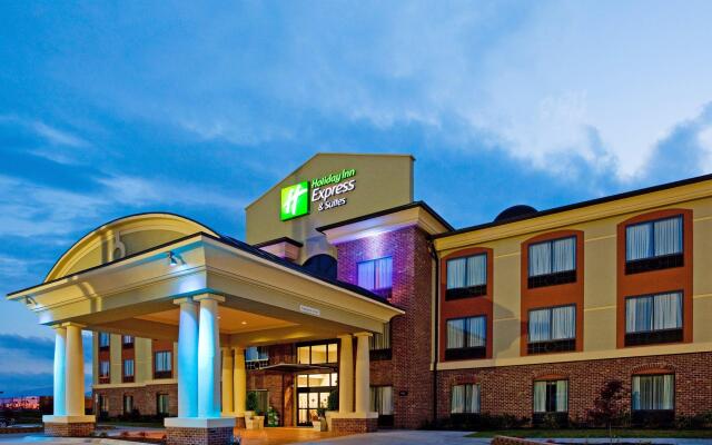 Holiday Inn Express & Suites Salem by IHG