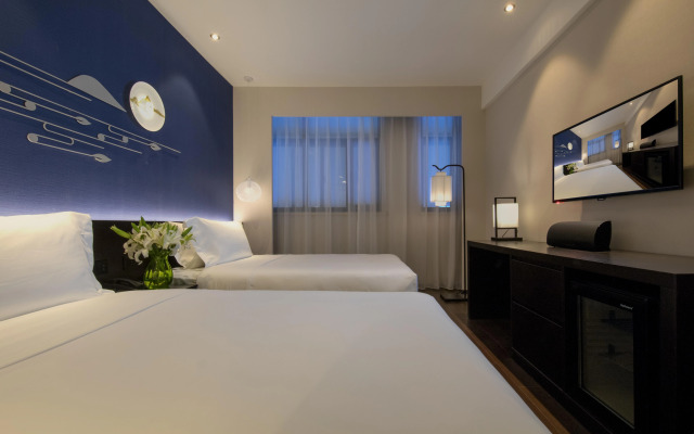 Orange Hotel  (Shanghai Hongqiao Railway Station Store)