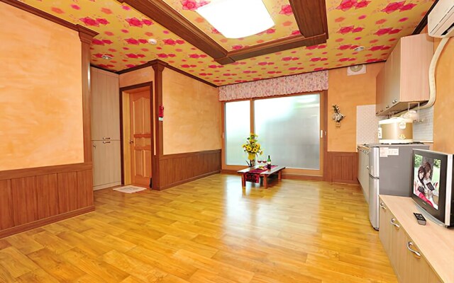 Yeongju Pusoksa Maple Road Pension