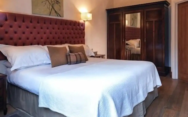 The Oak Tree Inn