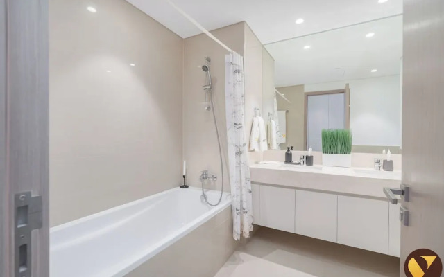 Luxury 2BR in ACT 1 Near Dubai Mall