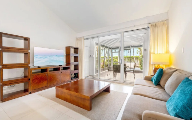 Perfectly Located in the Heart of Seven Mile Beach by RedAwning