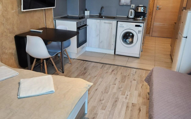 Colonel apartment 963