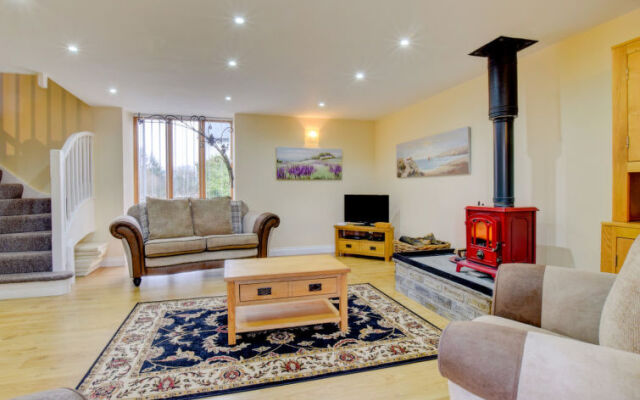 Holiday Home Bwthyn yr Onwydden