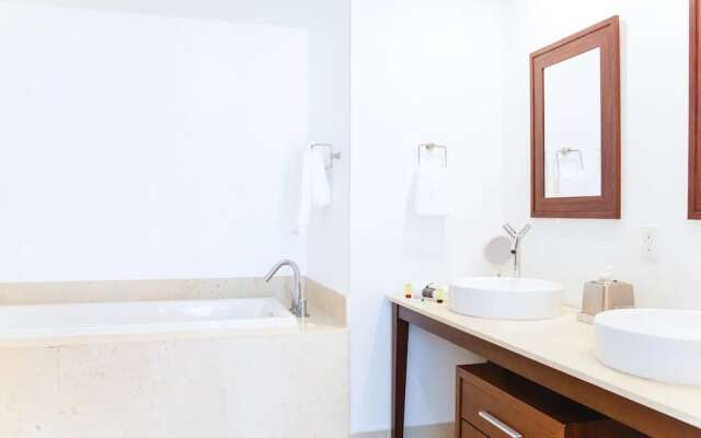 Luxury 2BR Condo at Icon Ocean View