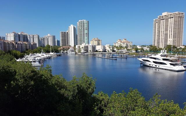 Yacht Club Aventura