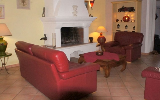 Cozy Villa in Roquemaure France With Private Swimming Pool