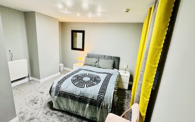 4 Bedrooms Full House Stourbridge Birmingham