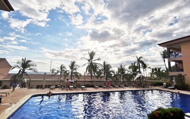 Beachfront Jaco Condos - Fully Equipped - 6 Pax