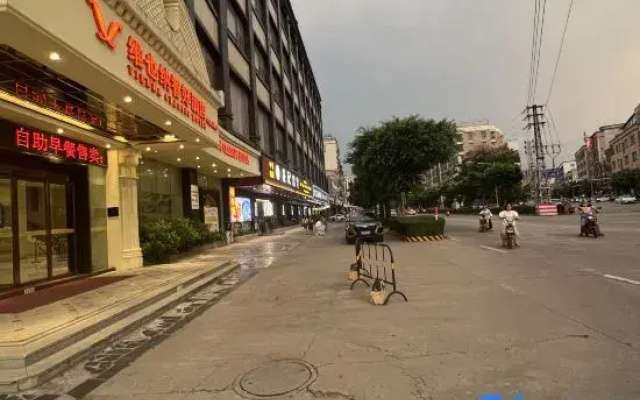 Vienna Classic Hotel (Huizhou Boluo Shiwan Park)