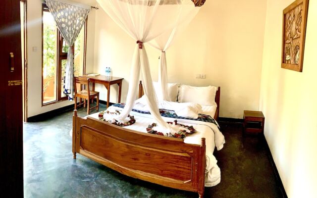 Babylon Lodge