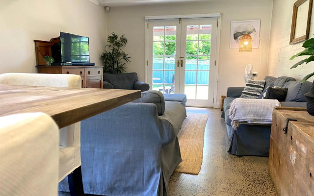 Yourstay Group The Edward Townhouses 151 and 153 – Guest Rooms – Orange