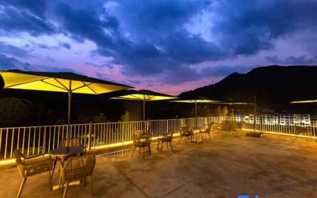 Yincaolu Zuoqin Youshu Homestay (Yuping Ancient Village Branch)