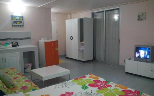 Room-chan Kim Don Mueang Guest House Tri