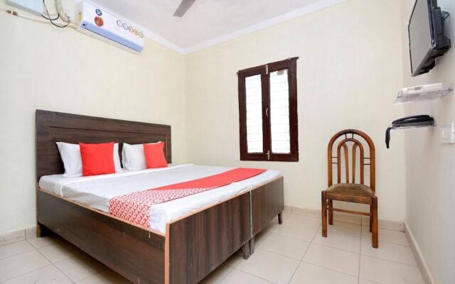 Oyo 30943 Hotel Tourist