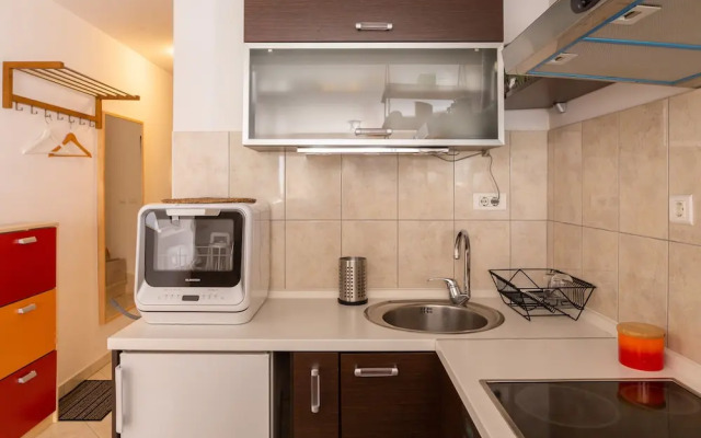 Modern apt With Terrace 4 min Walk to the Beach