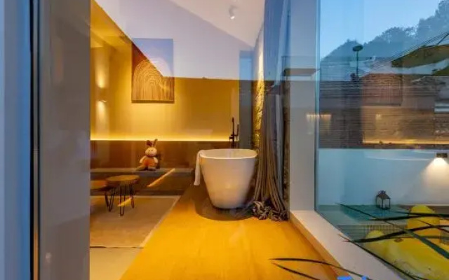 Hua Ying Hotel