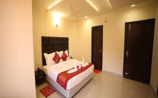 Royal Rosette Lake View Boutique Hotel