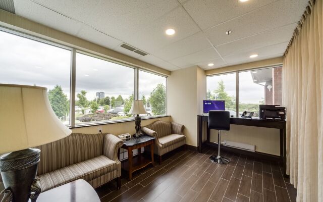 Monte Carlo Inn Vaughan Suites