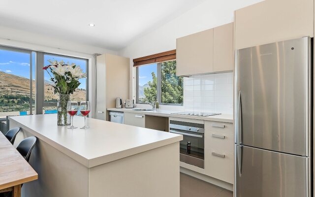 Remarkable Views on Goldrush Way