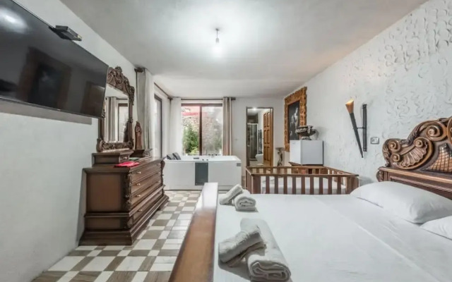 Kanuni - Authentic Albanian House
