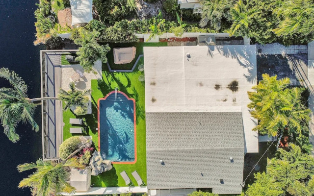 Private Pool 3BR With Lakefront View