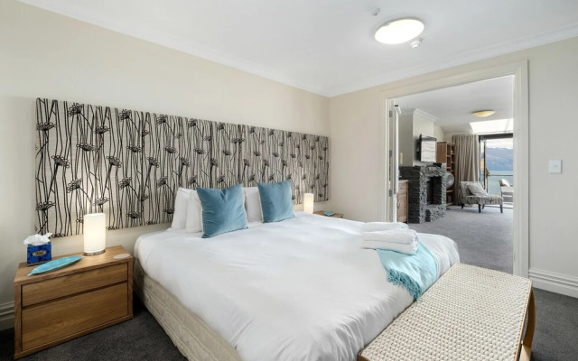 Lakefront Luxury at 912 The Beacon 2 Bed