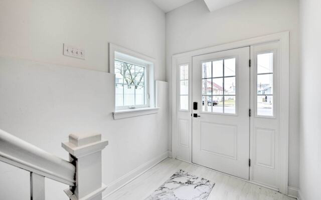 New Townhome < Half Mi to Beach!