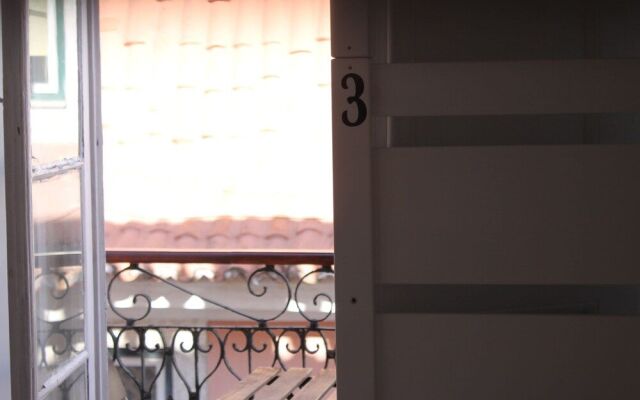 Surf in Chiado Hostel