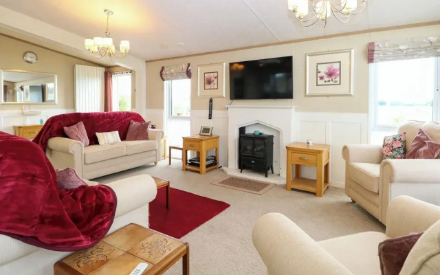 Lodge 26, Fishing Lakes