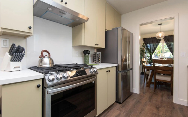 Stylish Apartment near Dodger St