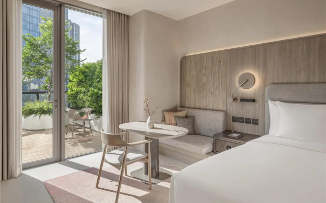 Kromo Bangkok, Curio Collection By Hilton
