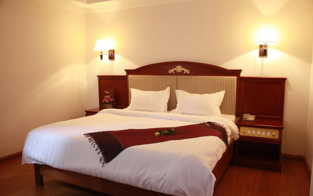 Lux Riverside Hotel & Apartment