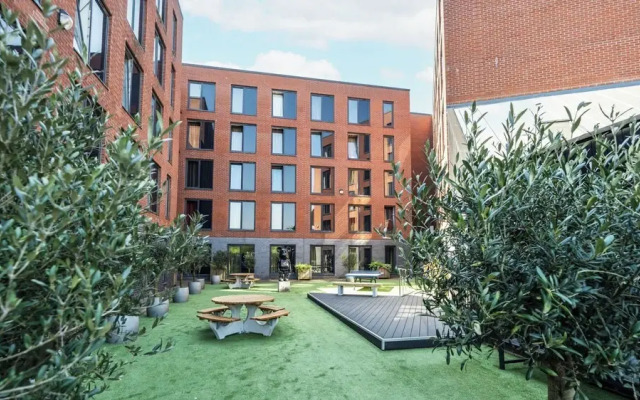 Riverside House by UTDM