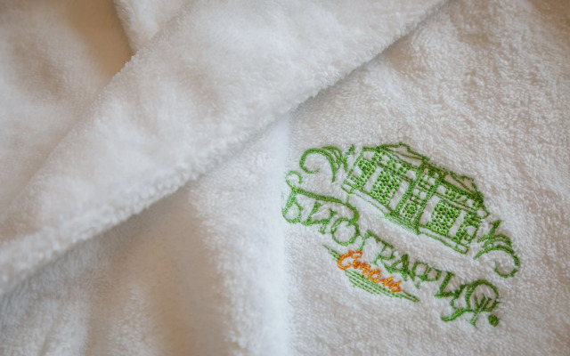 Mini-Hotel Biography