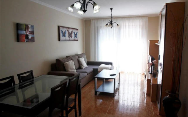 Apartamentos La Perla con piscina y parking