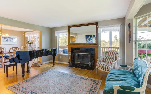 Federal Way Vacation Rental: Bay & Mountain Views!