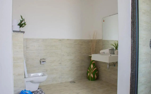 LUXE, ELEGANT 1BR IN KILIMANI STRONG WIFI With pool