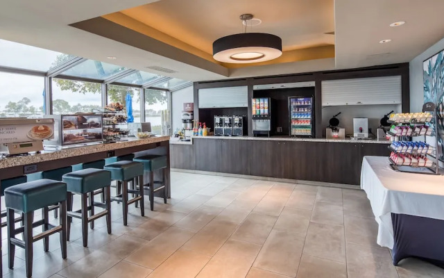 Executive Inn & Suites Embarcadero Cove Oakland Waterfront