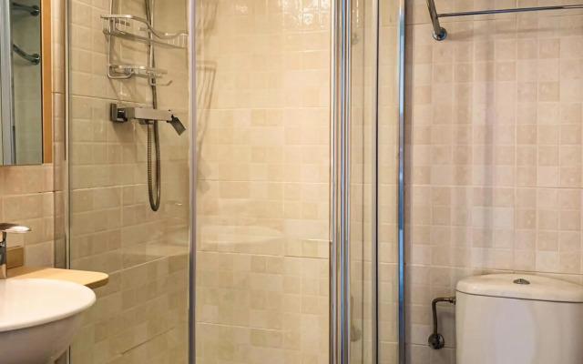 Incredible 2BR Penthouse with Urban Rooftop Garden