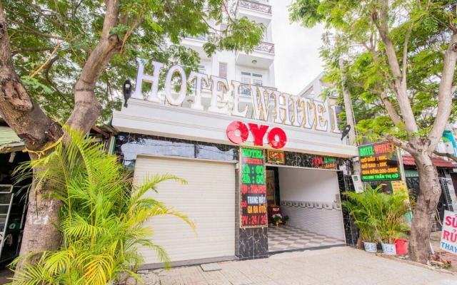 White 1 Hotel by OYO Rooms