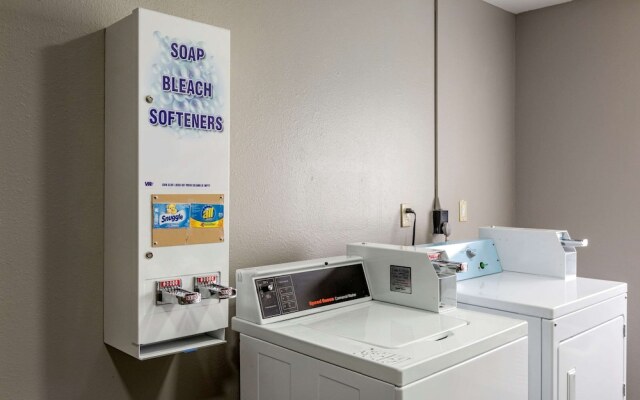 Super 8 Motel - Racine