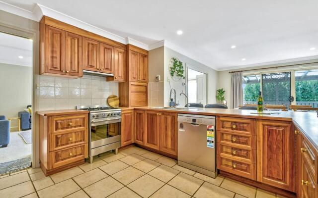 Goldfinch Way Stunning & Spacious Home Sleeps 11