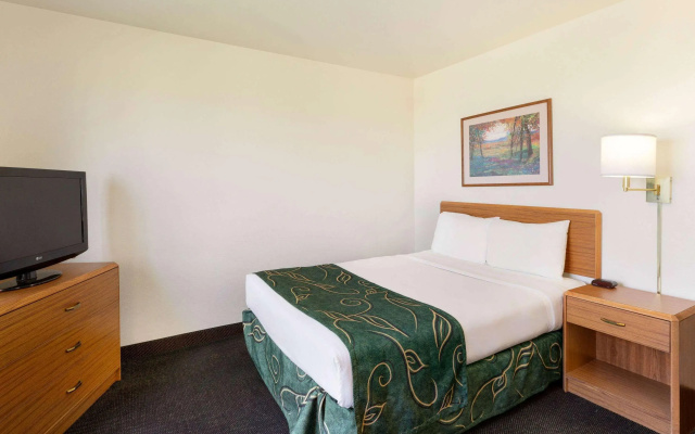Travelodge by Wyndham Sharon Springs