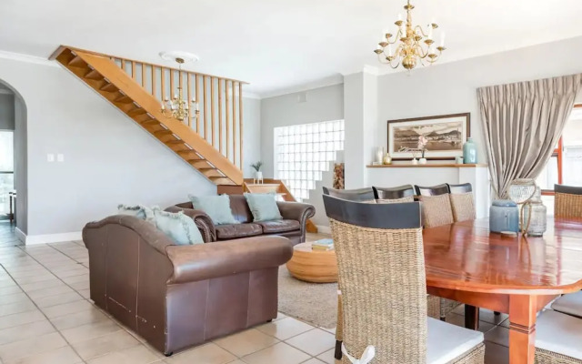 3 Bedroom Hilltop Home With Spectacular Views